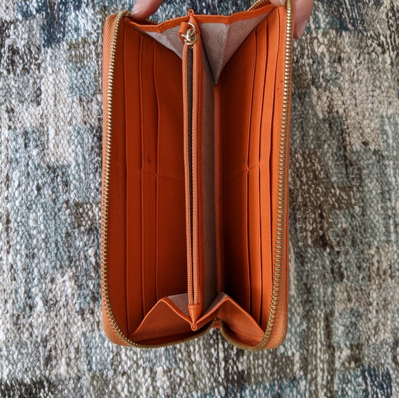 All-in-One Leather Zip Wallet - Picture 8 of 8